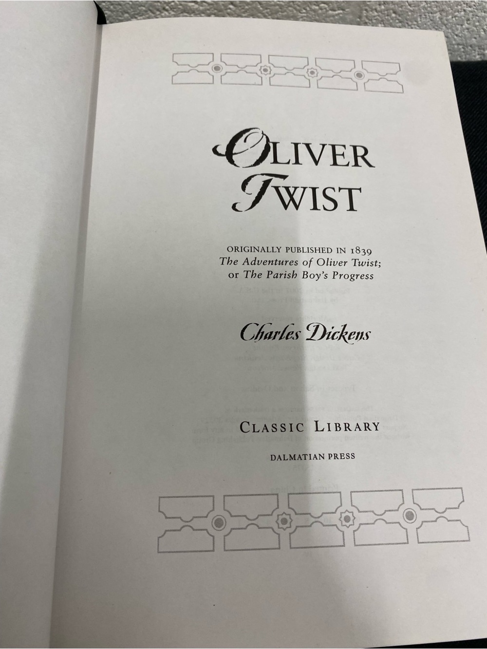 Charles Dickens Oliver Twist Collectible Green Hardcover | Gilt Edges - Picture 9 of 10